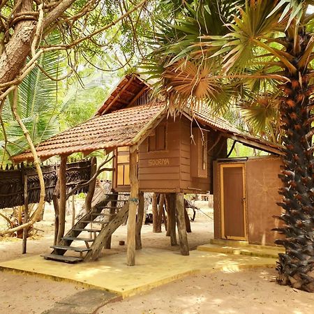 Light House Beach Hut Komari Buitenkant foto
