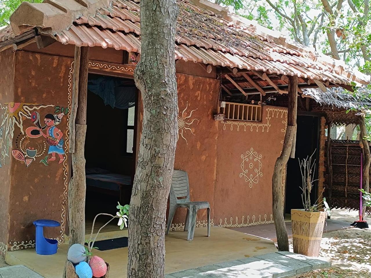 Light House Beach Hut Komari Buitenkant foto