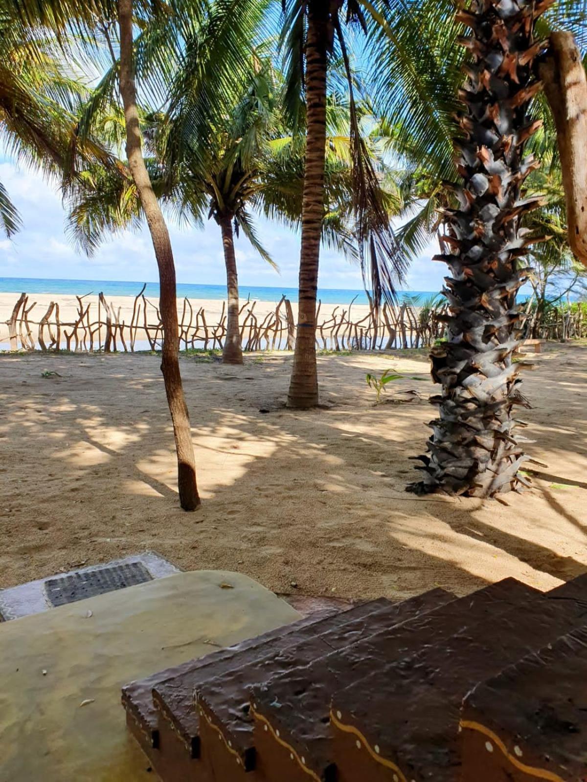 Light House Beach Hut Komari Buitenkant foto