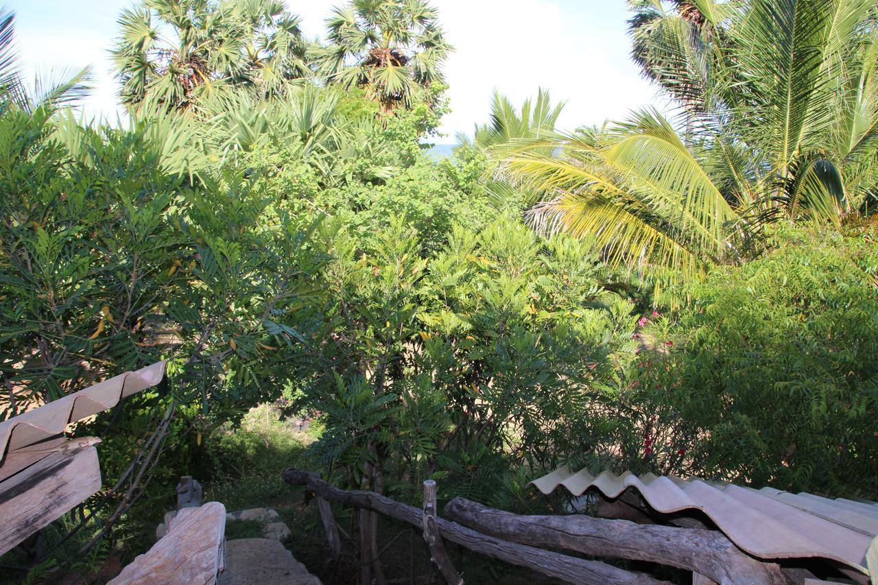 Light House Beach Hut Komari Buitenkant foto