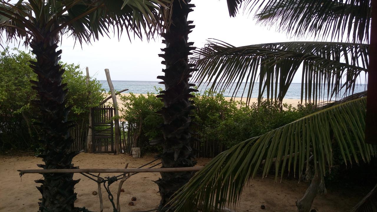 Light House Beach Hut Komari Buitenkant foto