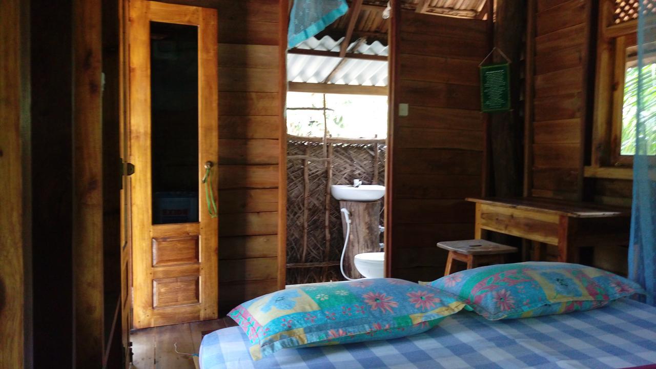 Light House Beach Hut Komari Buitenkant foto