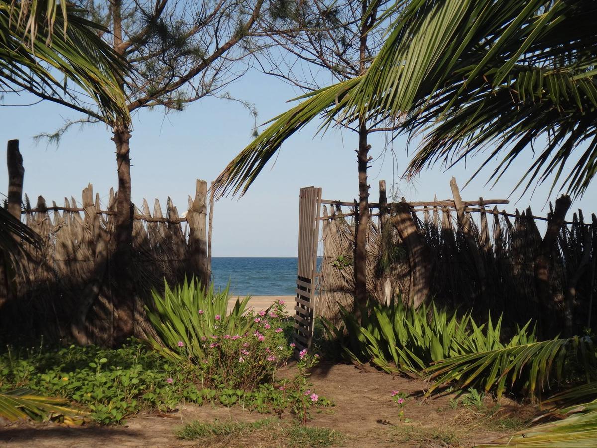 Light House Beach Hut Komari Buitenkant foto